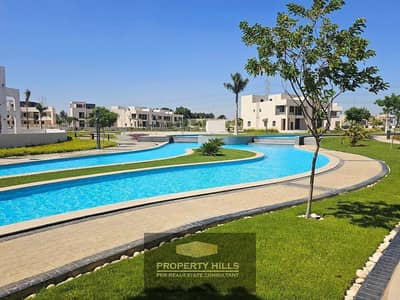 Ready-to-move-in townhouse for sale in Sheikh Zayed, opposite Beverly Hills
