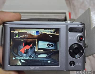  كاميرا Sony Cyber-shot W810 بحالة ممتازة مع كامل المشتملات