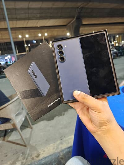 Samsung Z Fold 6 256/12 كسر زيرو بكل مشتملاته معفي ضريبه خدوش فالفريم