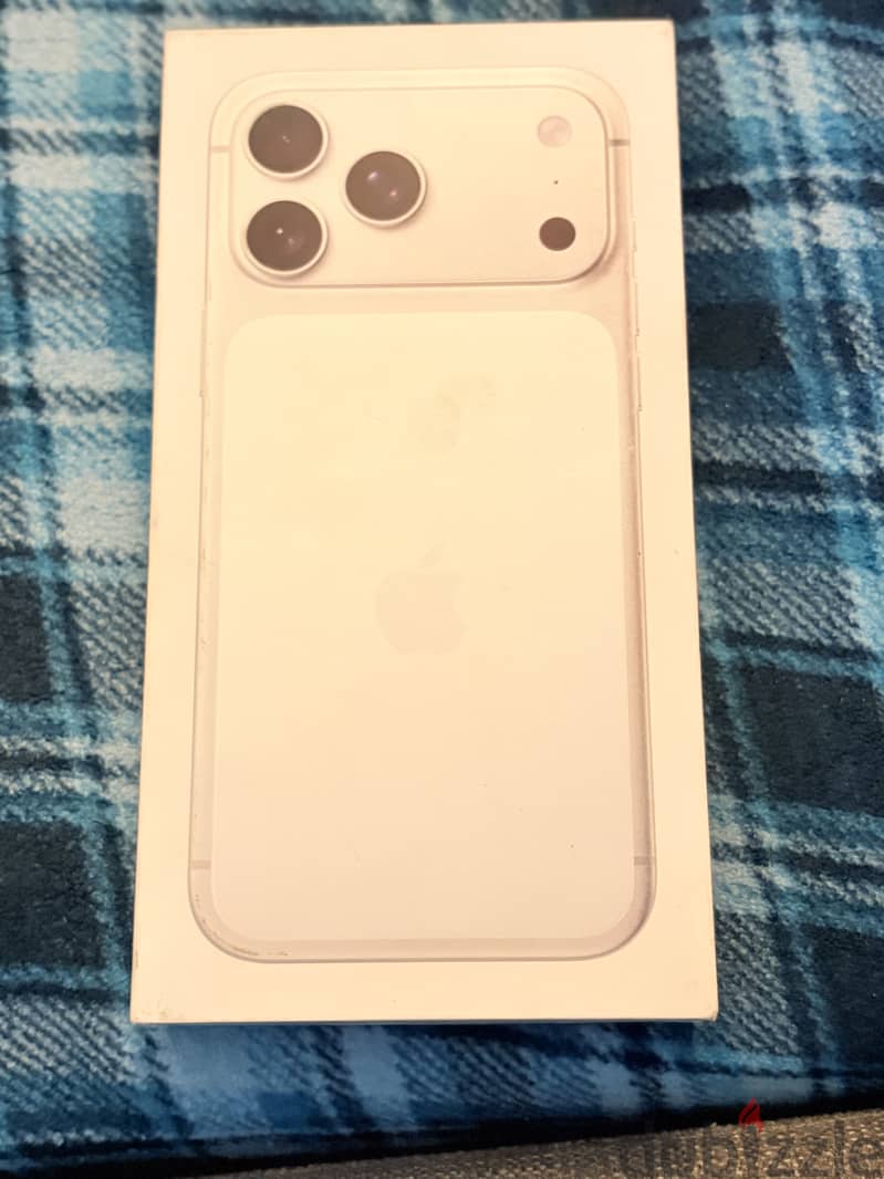 Apple - iPhone 17 Pro Max 4