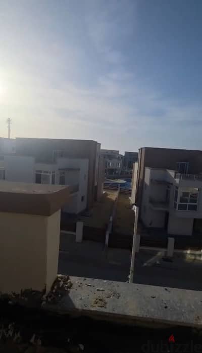 للبيع تاون هاوس في مارينا ٨ لوكيشن مميز جدا جمب المارينا استلام فوري