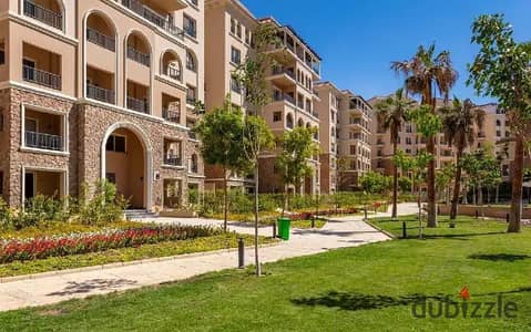 للايجار بالفرش في كمبوند 90 افينيو على شارع التسعين الجنوبي مباشرة قريب جدا من الجامعه الامريكية  وامام جامعة المستقبل في التجمع الخامس