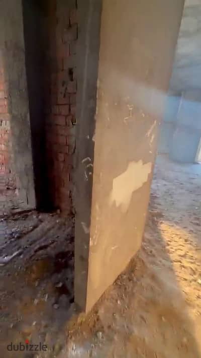Apartment 180m for sale in Al-Banافسج, fourth floor, 3 bedrooms and 3 bathrooms, and a comfortable reception, distinguished location close to services and main axes for a price of 5,750, 