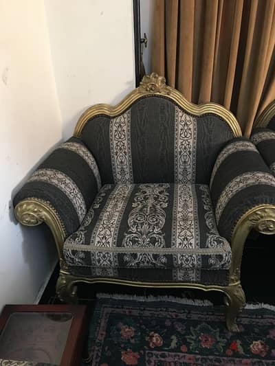 صالون لون زيتي حالة جيدة جداً