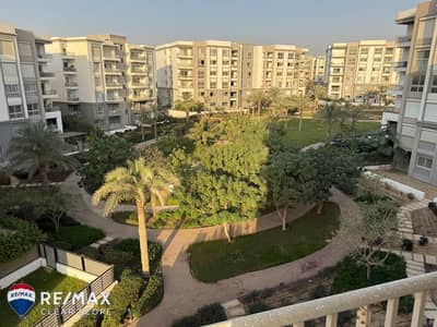للإيجار في هايد بارك | أول سكن وفيو مفتوح على الجاردن