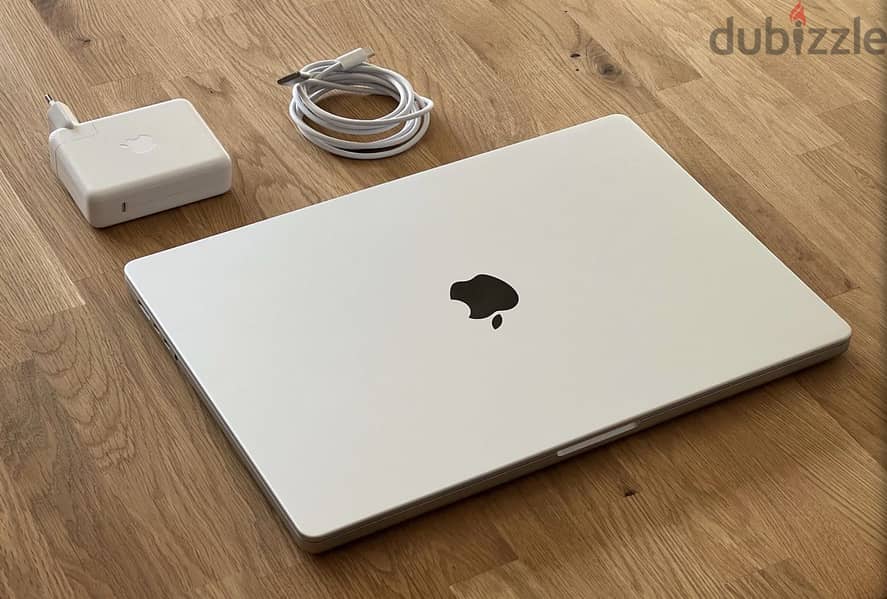   MacBook Pro (16-inch, M4 Pro  14-core CPU,  20-core GPU 8