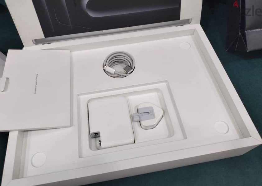   MacBook Pro (16-inch, M4 Pro  14-core CPU,  20-core GPU 13