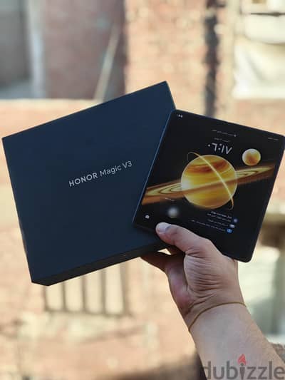 Honor Magic V3 حاله ممتازه بكل مشتملاته معفي ضريبه للبيع او البدل