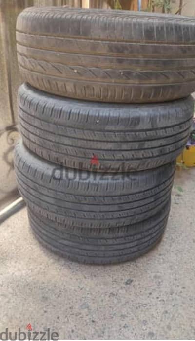 ٤ فرد كاوتش مستعمل 235/55 R18  للبيع