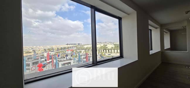 مكتب للايجار ب مول ليك تاون التابع ل كمباوند ليك فيو متشطب 253 متر