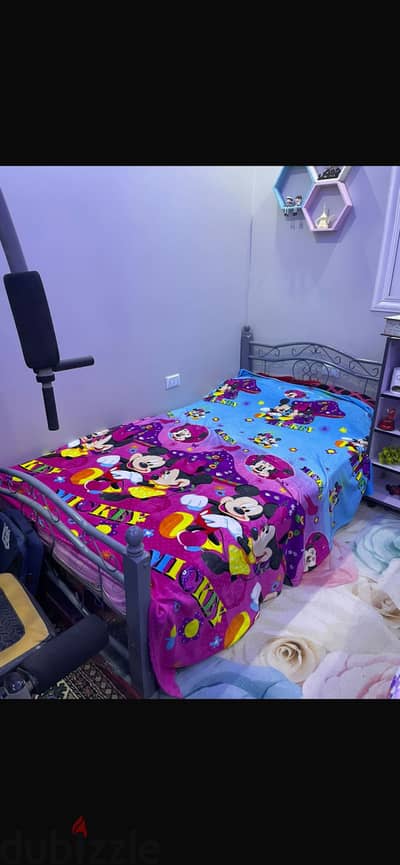سرير مفرد مع مرتبة