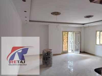 شقة للإيجار بالمطبخ في فيلات الياسمين ١ سكني فقط بالقرب من محور السادات