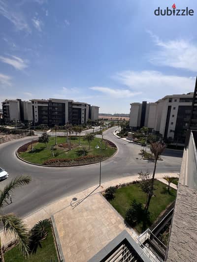 Opportunity to own an apartment on installment with immediate receipt in the Brivado compound, a very distinguished location with fantastic finishing and an open view at a very special price and less than the market value