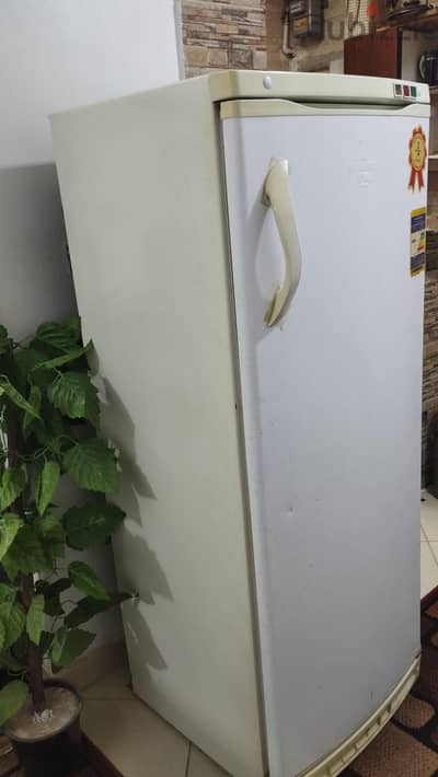 ديب فريزر الاسكا 5 درج بحالة جيدة
