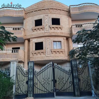 روف للبيع بمنطقة B – حي المتميز  | موقع مميز