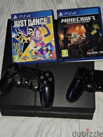 playstation 4 + two controllers
