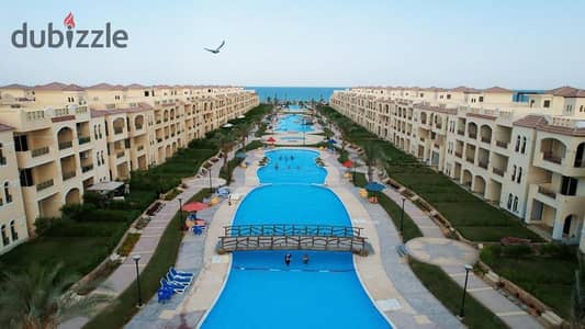 يقع مشروع Lasirena Palm Beach في العين السخنة على بعد 14 كم من بوابات العين السخنة طريق السويس.