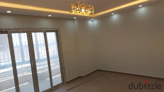 مقر إداري للإيجار 160م عمارات مصر الجديدة بالقرب من شارع المشير، تشطيب ألترا سوبر لوكس أول سكن، 3 غرف، ريسبشن قطعتين، دور أرضي بمدخل شيك وجراج