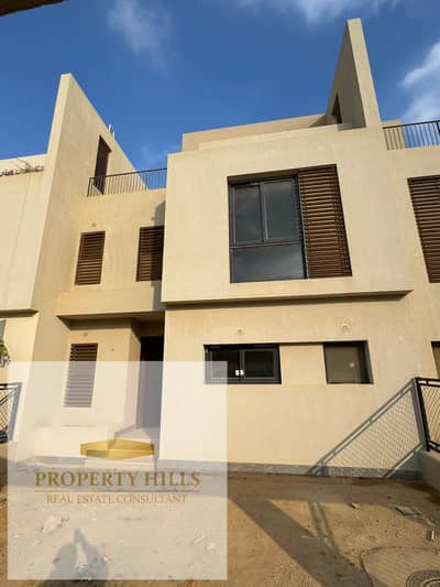 جاهزه السكن والمعاينه فيلا تاون هاوس بحري 237 م ​​في سوديك إيست 4 غرف فيو مميز برايم لوكيشن