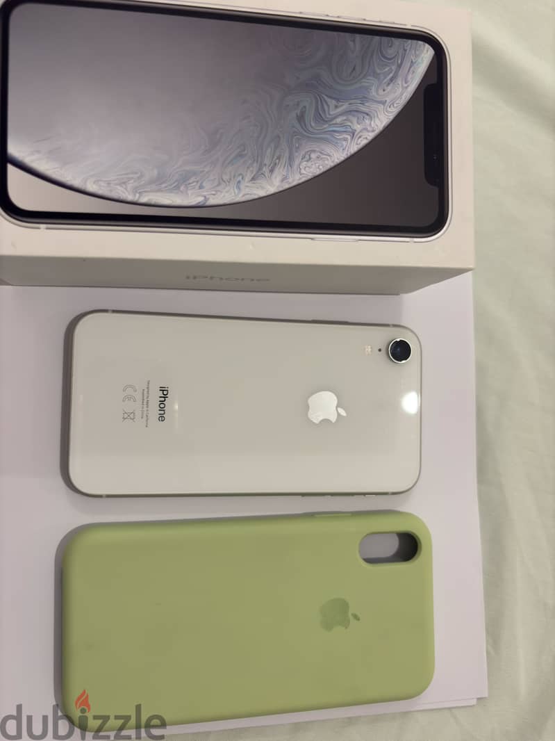 Apple - iPhone XR 4