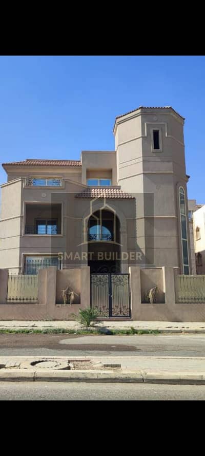  *Villa for sale in the best location in the Fifth Settlement - Fifth District - Villas Area 1, distinctive corner north facing a large garden 500 meters, a distinctive location 