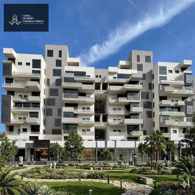 للبيع شقة متشطبة بالتكيفات استلام فورى فيو البرج الايقونى فى العاصمة الادارية