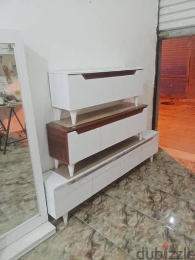 ترابيزات شاشة وجذامات