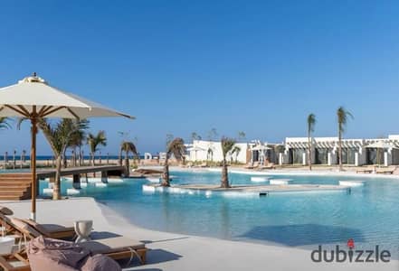 لسرعة البيع شاليه متشطيب بالكامل تشطيب فندقي دبل فيو علي اللاجون والبحر في الضبعة بجوار لافيستا باي ( كمبوند دي باي )  بالساحل الشمالي