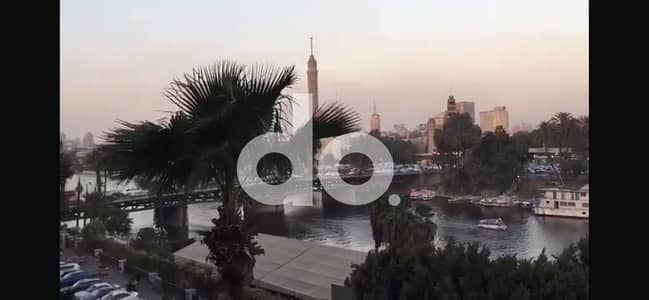 شقة فاخرة بتشطيبات سوبر لوكس، تقع مباشرة على النيل، 4 غرف نوم، موقع مميز جداً في القاهرة - عرض خاص لفترة محدودة