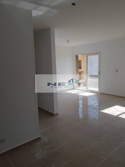 For rent in Madinaty, a new law apartment, 89 sq m, in B6, with a main street view, fourth floor, unobstructed sea view, very close to services, minut