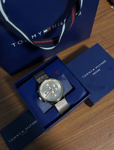ساعه Tommy hilifiger حريمي اصليه ١٠٠٪؜ كسر الزيرو