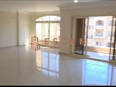 فرصة مميزة للسكن الراقي في كمبوند أكاسيا – القاهرة الجديدة  شقة للايجار بمساحة 211 متر الدور الثالث