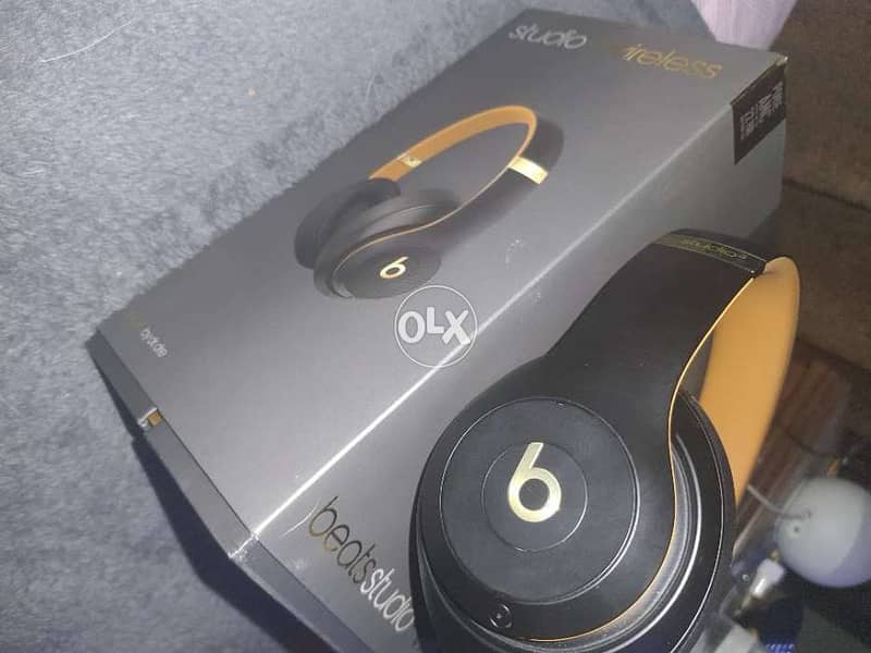 Beats studio3 wireless  skyline collection with box 0