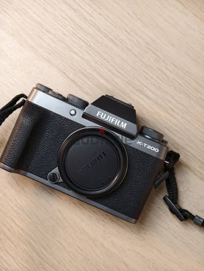 FUJIFILM X-T200 Mirrorless Camera + FUJINON XC15-45mm F3.5-5.6 OIS PZ