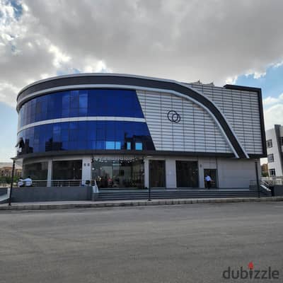 مول_تجاري_اداري  افضل مول في الشيخ زايد ومدينة 6 اكتوبر  داخل كمبوند الخمائل وله طريق خاص امام بوابة  كمبوند من من المحور المركزي طريق نيو جيزه  بجوار بالم هيلز ونادي الخمائل  لوكيشن وفيو مميز جدا فيو مفتوح علي زايد والمحور  بمساحه مباني 2000 متر  ومساحه