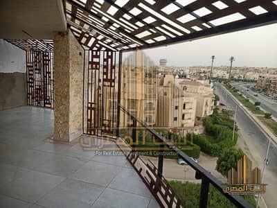 روف 200 متر للبيع فى المستثمرين الجنوبيه ناصيه بحرى وفيو مفتوح روف 200 متر للبيع فى المستثمرين الجنوبيه ناصيه بحرى وفيو مفتوح
