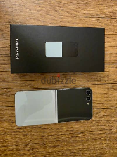 Samsung Z Flip 5 Mint 256GB Like New