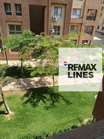 Apartment 200 meters rent empty in b8 second floor two steps from services and 5 minutes to the club in Madinaty in the upscale stages of Madinaty