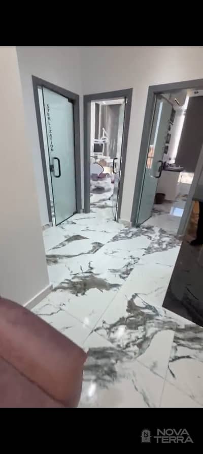 عيادة اسنان ٧٨ متر للبيع في west park mall