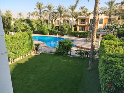 فيلا منفصلة للايجار فى كمبوند جرانة بالمطبخ والتكيفات وحمام سباحة خاص مساحة الارض 1200 متر