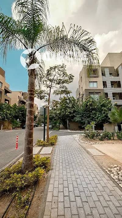 بينتهاوس للإيجار في فيليج جيت Village Gate التجمع الخامس تشطيب كامل بالمطبخ والتكييفات 3 غرف + روف بالقرب من الـ AUC