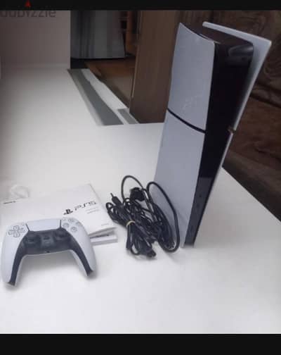 للبيع ps5 slim digital عليه العاب كتير ومعاه شنطه