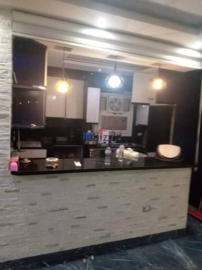 For rent, my city, ground floor with a kitchen and air conditioning.
