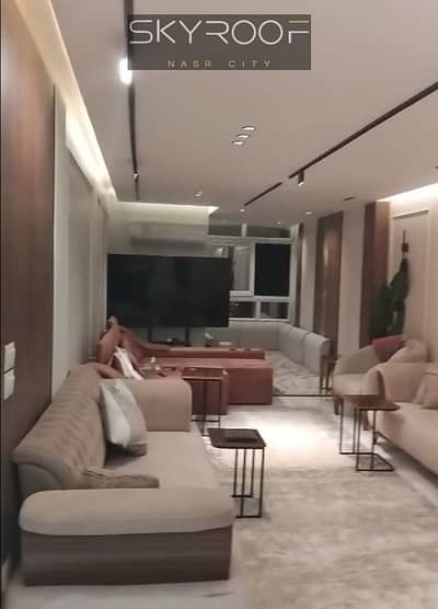 شقة متشطبة بالكامل ومفروشة للسكن الفوري Double view في ارقي منطقه في مدينه نصر في الواحه بالقرب من التجمع الخامس و شيراتون
