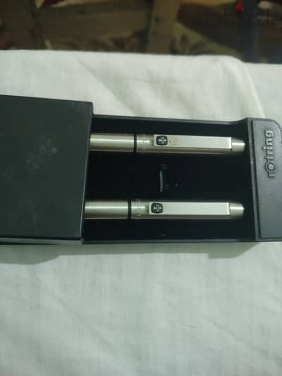 طقم أقلام باركر 25 (Parker 25) الكلاسيكي، وهو موديل إنجليزي شهير مصنوع