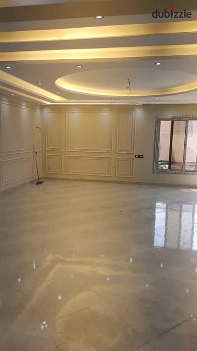 For rent, an apartment in Al-Khamail Compound, 180m, first occupancy