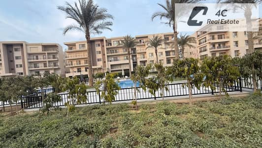 فيلا متشطبة بالكامل بفيو مباشر على الكلوب هاوس والبلازا ريسيل بأقل من سعر السوق 4 غرف في Uptown Cairo المقطم للبيع