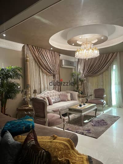 Apartment for sale on the second floor in Al-Banfsaj Villas: 3 bedrooms and a living room with a garden view, at a great price