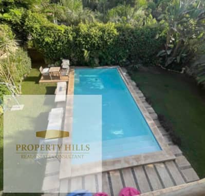 Another villa immediately available at the lowest price 603 meters, a ready and inhabited compound with all services and facilities in the heart of the Fifth Settlement behind the American University facing Mountain View and Katameya Dunes, villas only with a landscape view.