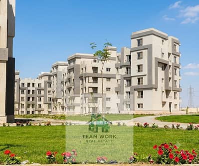 باقل سعر في الكمبوند شقة أرضي بحديقة للبيع في كمبوند جامعة القاهرة – Ground floor apartment with garden for sale in Cairo University Compoالشيخ زايد -